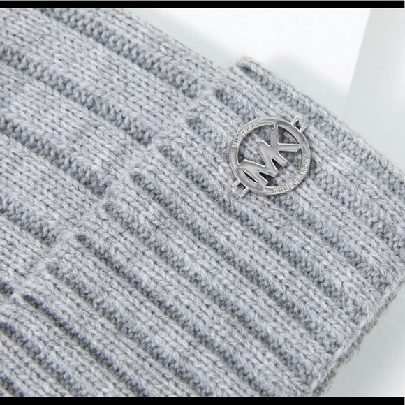 NWT Michael Kors Pom Pom beanie - Picture 3 of 3